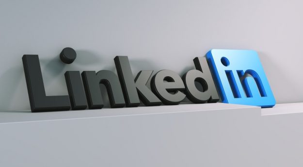 LinkedIn tips: Private mode, who viewed my profile, free or premium account, how to increase engagement
